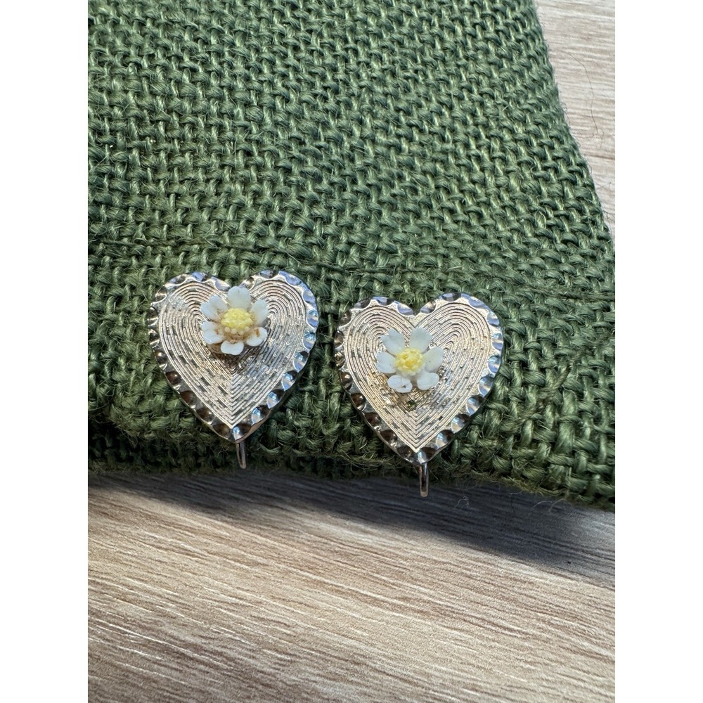 Beautifu vintage Gold Tone Heart Clip On Earrings With Flower Accent